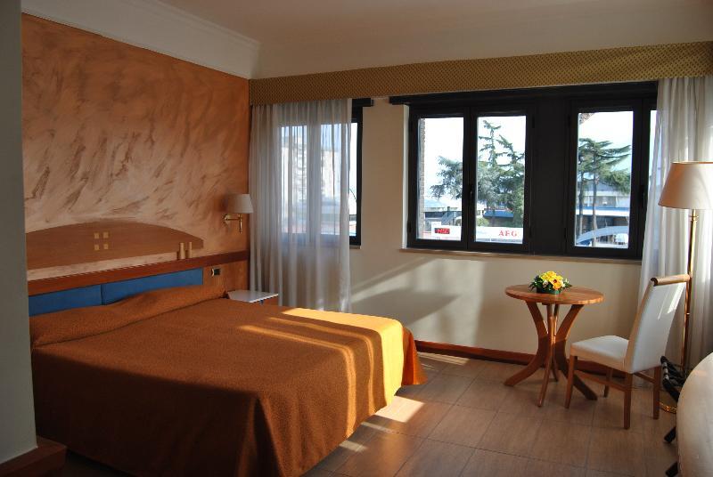 Hotel Futura Centro Congressi Νάπολη Εξωτερικό φωτογραφία
